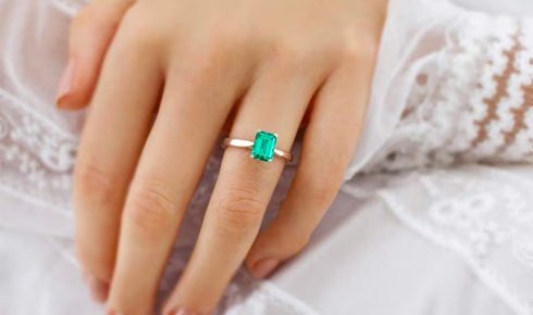 emerald engagement rings uk